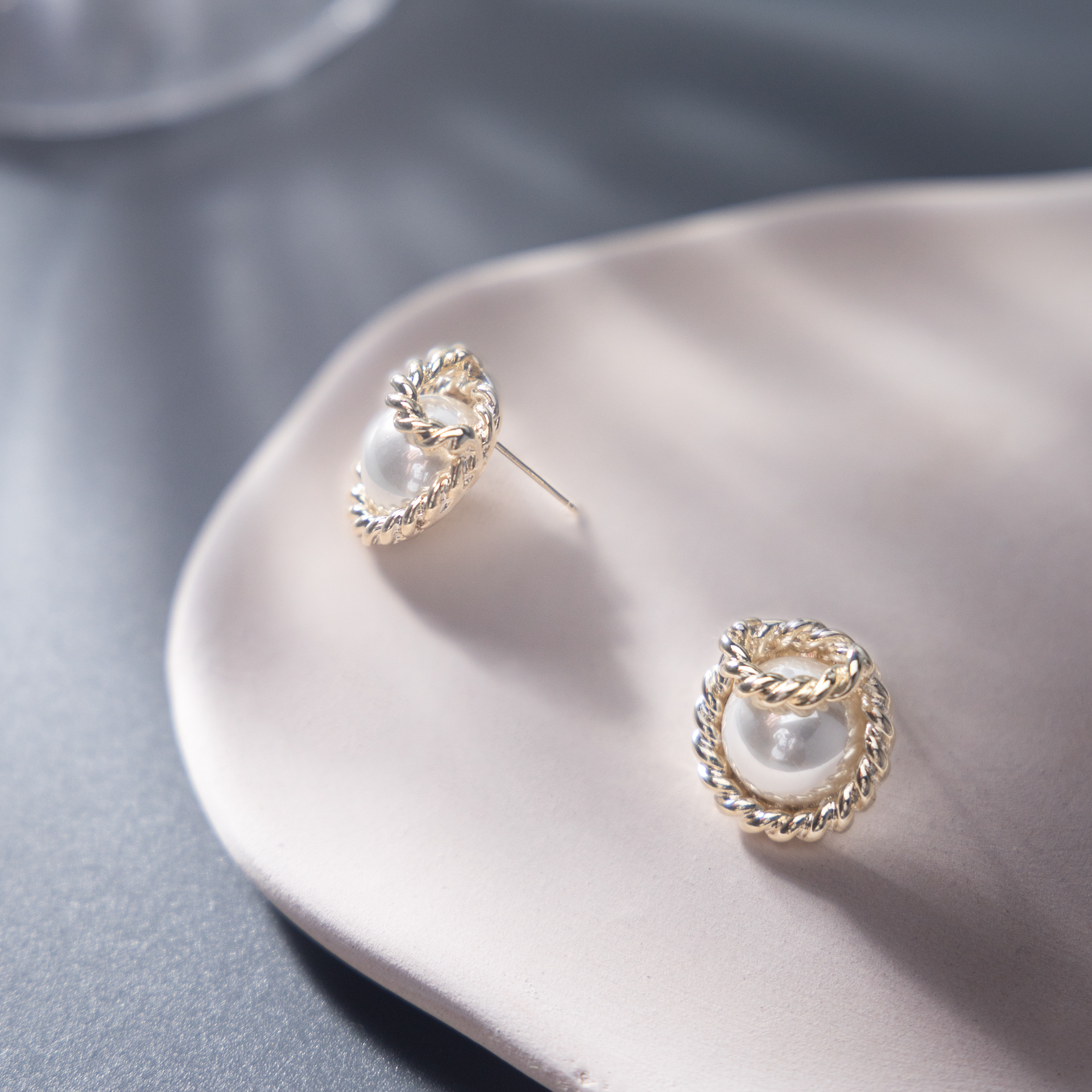 贝母圆珠 法式珠光耳环